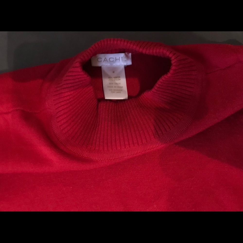 Red turtle neck - Picture 3 of 3
